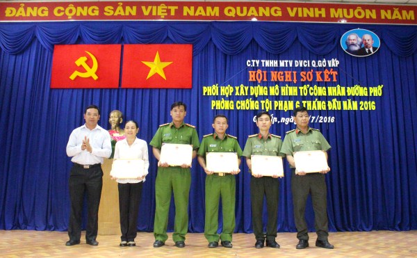 C&ocirc;ng nh&acirc;n ph&ograve;ng chống tội phạm